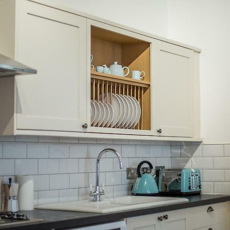 Stylish Apartment Close To Gloucester Quays & Docks Ngoại thất bức ảnh