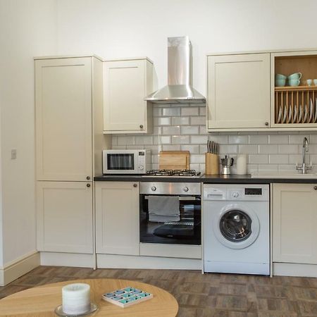 Stylish Apartment Close To Gloucester Quays & Docks Ngoại thất bức ảnh